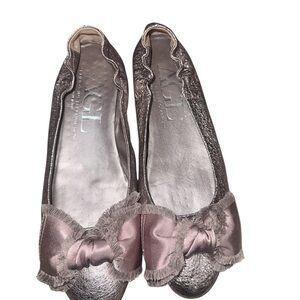 AGL Women's Silver Flats with Satin Bow